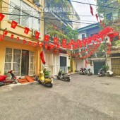 CHỈ  HƠN 8 TỶ - HOÀNG HOA THÁM TÂY HỒ - 35M- Ô TÔ GẦN NHÀ - NHÀ ĐẸP CHỈ XÁCH VA LY VÀO Ở  NGAY